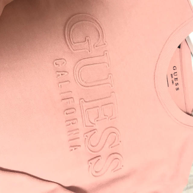 GUESS(ゲス)のGUESS トレーナー ピンク レディースのトップス(トレーナー/スウェット)の商品写真