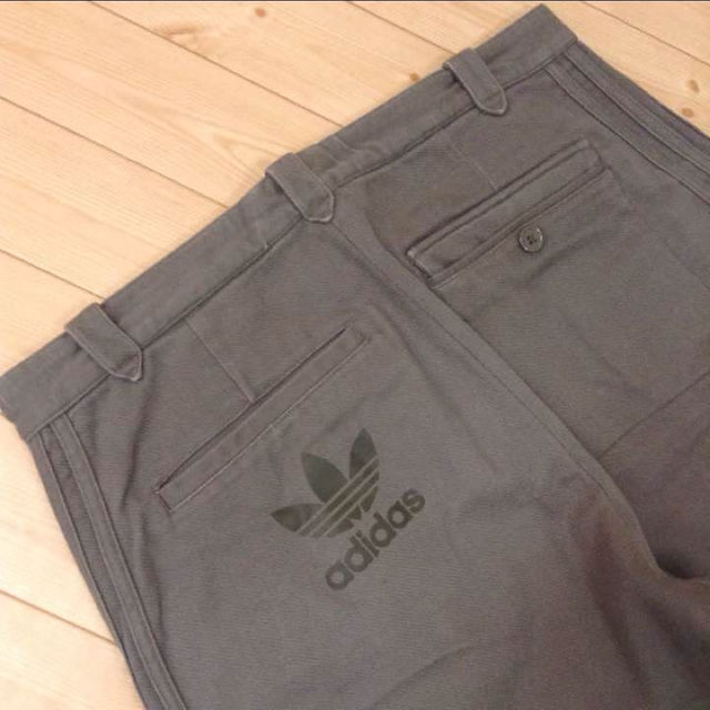 adidas(アディダス)の送料込み アディダス カーゴパンツ チノパン メンズのパンツ(ワークパンツ/カーゴパンツ)の商品写真