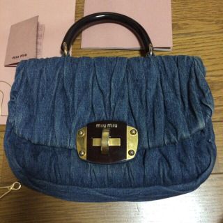 ミュウミュウ(miumiu)のmiumiu♡デニムハンドバッグ(ショルダーバッグ)