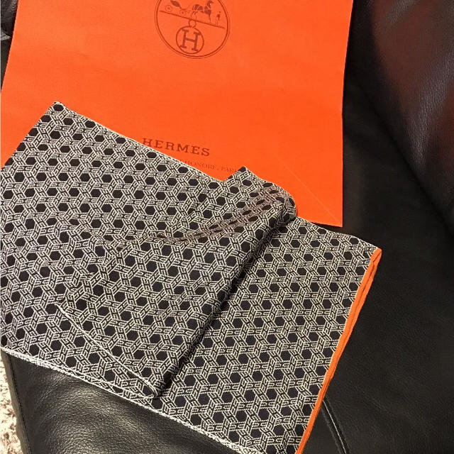 かわいい新作 Hermes 未使用 エルメス 本物 HERMES シルク ストール マフラー ロゴ マフラー/ショール 