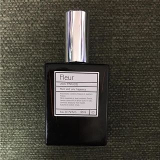 オゥパラディ(AUX PARADIS)のAUX PARADIS オードパルファム Fleur 30ml(香水(女性用))