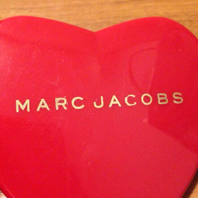 MARC BY MARC JACOBS(マークバイマークジェイコブス)のMARC JACOBSコンパクトミラー コスメ/美容のベースメイク/化粧品(その他)の商品写真