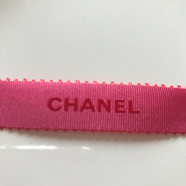 CHANEL(シャネル)のシャネル リボン ラッピング ネオンピンク 正規品 インテリア/住まい/日用品のオフィス用品(ラッピング/包装)の商品写真