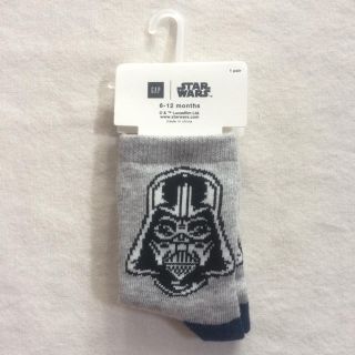 ベビーギャップ(babyGAP)の『新品』babyGAP×STAR WARSダースベイダー靴下 11-13㎝サイズ(靴下/タイツ)