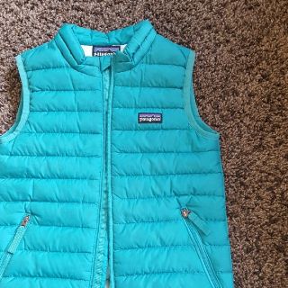 パタゴニア(patagonia)のpatagonia　ダウンベスト　4T グリーン(ジャケット/上着)