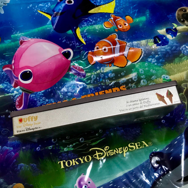Disney(ディズニー)のジェラトーニ チョコレート缶  エンタメ/ホビーのおもちゃ/ぬいぐるみ(キャラクターグッズ)の商品写真