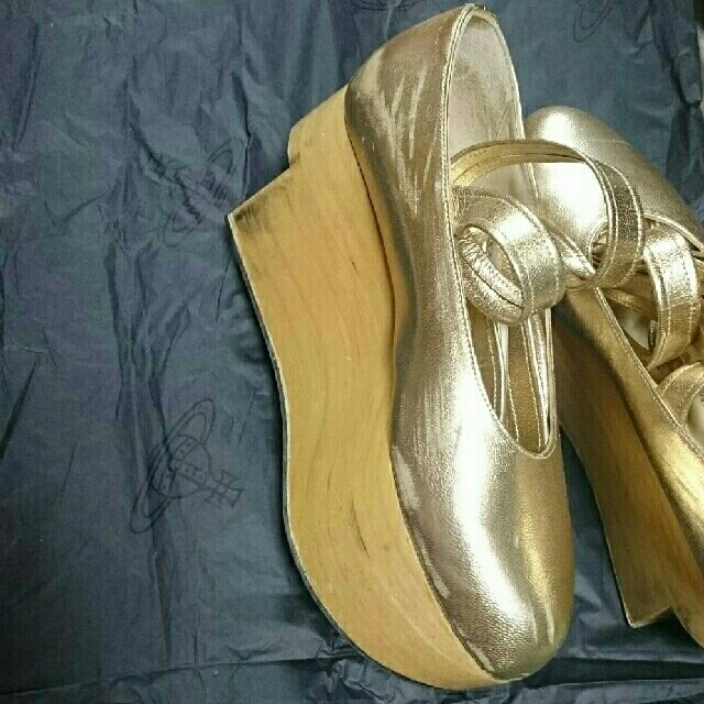 Vivienne Westwood(ヴィヴィアンウエストウッド)のロッキンホースバレリーナ ゴールド レディースの靴/シューズ(その他)の商品写真