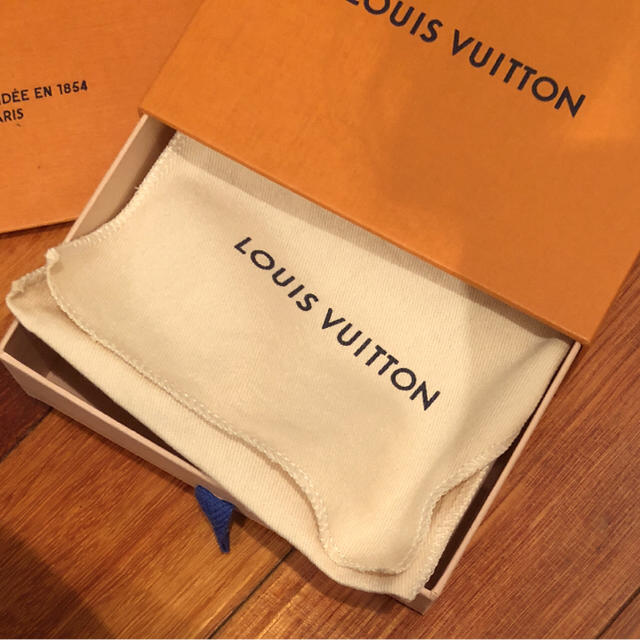 LOUIS VUITTON 新品、ルイヴィトン、ショップ袋、ショップ箱、イタリアのミラノで購入、内袋付き！の通販 by Chika's shop｜ ルイヴィトンならラクマ