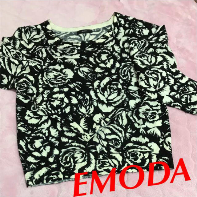 EMODA(エモダ)のEMODA★薄手ニット★フリーサイズ★バラ柄★モノクロ レディースのトップス(ニット/セーター)の商品写真