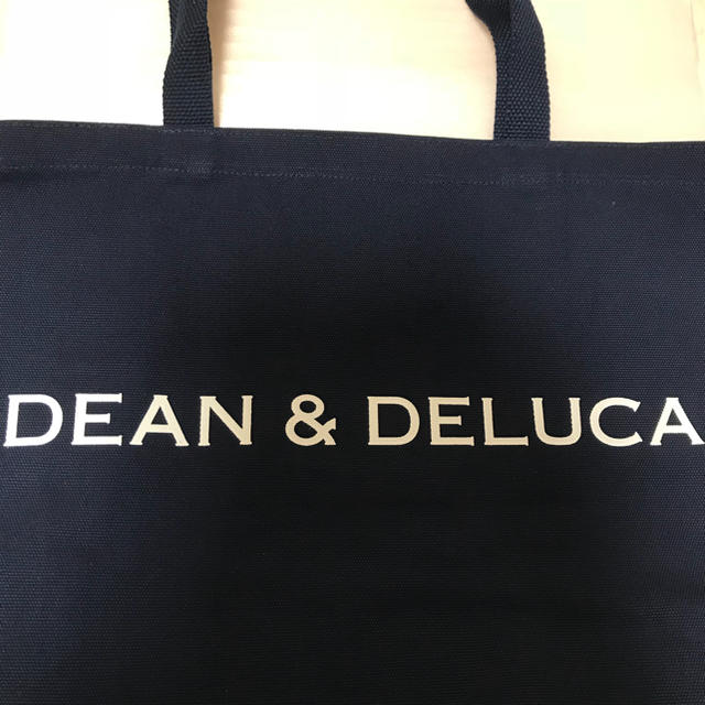 DEAN & DELUCA(ディーンアンドデルーカ)のディーン&デルーカ  ネイビー Lサイズ 限定トートバッグ レディースのバッグ(トートバッグ)の商品写真