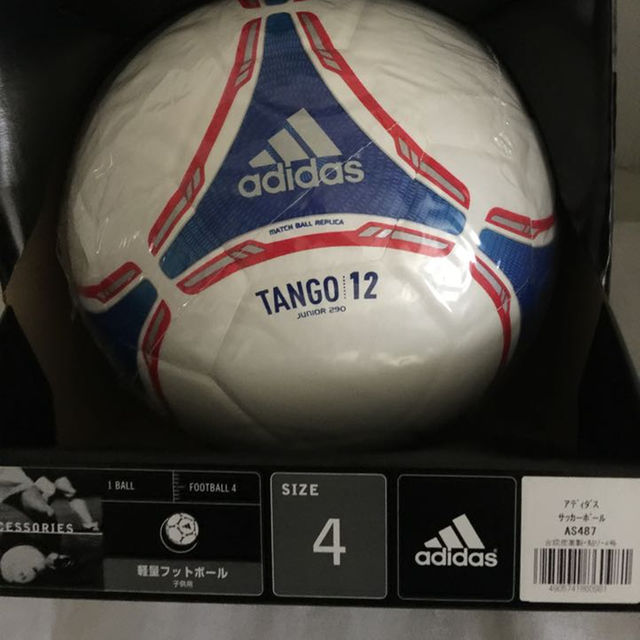 adidas(アディダス)の新品 アディダス タンゴ12 軽量 4号 AS487 サッカーボール スポーツ/アウトドアのサッカー/フットサル(その他)の商品写真