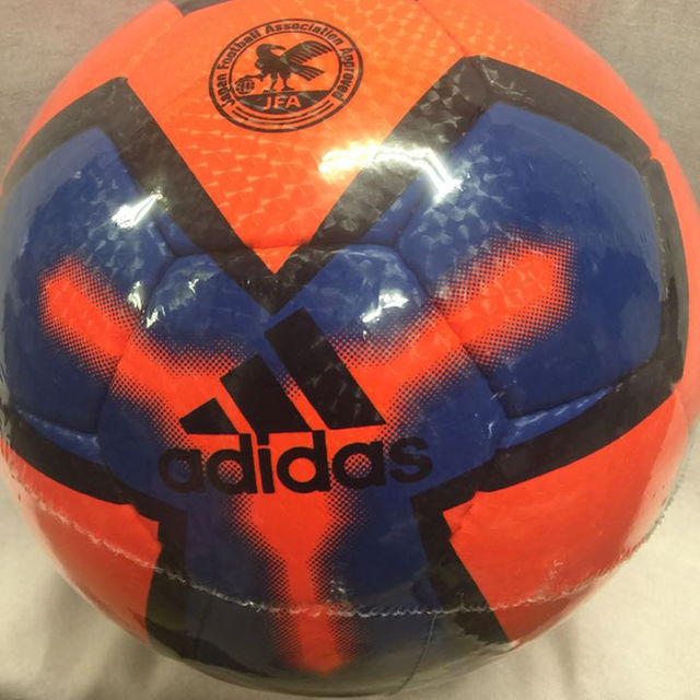 adidas(アディダス)のアディダス サッカーボール 4号検定球 小学生 ペリアス スポーツ/アウトドアのサッカー/フットサル(その他)の商品写真