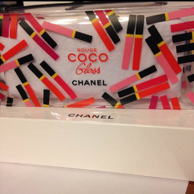 CHANEL(シャネル)の【新品 未使用】 シャネル エナメル ポーチ ルージュココグロス 正規品 レディースのファッション小物(その他)の商品写真