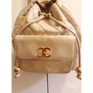 シャネル(CHANEL)のデカココマーク♡CHANELマトラッセ♡ベージュ♡リュックサック♡ラムスキン(リュック/バックパック)