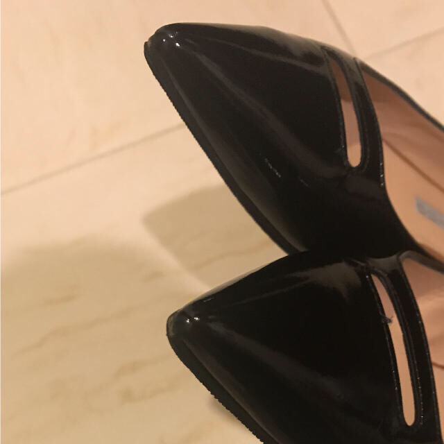 PELLICO(ペリーコ)のPELLICOアネッリ エナメルフラットパンプス黒 ブラック 37 ペリーコ レディースの靴/シューズ(ハイヒール/パンプス)の商品写真
