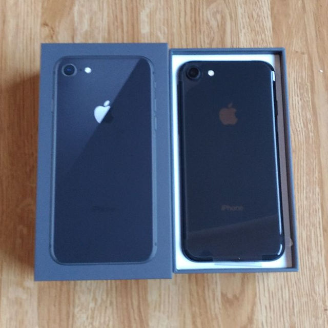 Apple - [新品] SIMフリー iPhone8 64GB au