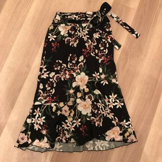 ザラ(ZARA)のZARA プリント柄ラップデザインスカート(ひざ丈スカート)