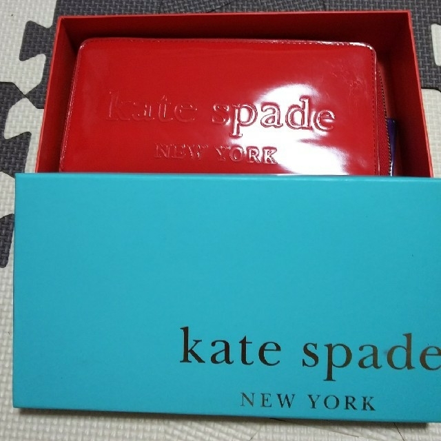 kate spade new york(ケイトスペードニューヨーク)のkate spade☆エナメル☆赤☆長財布 レディースのファッション小物(財布)の商品写真