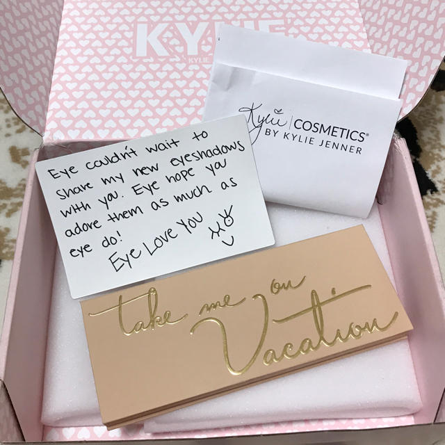 Kylie Cosmetics(カイリーコスメティックス)の新品☆正規品 カイリーコスメティック アイシャドウパレット16色 コスメ/美容のベースメイク/化粧品(アイシャドウ)の商品写真