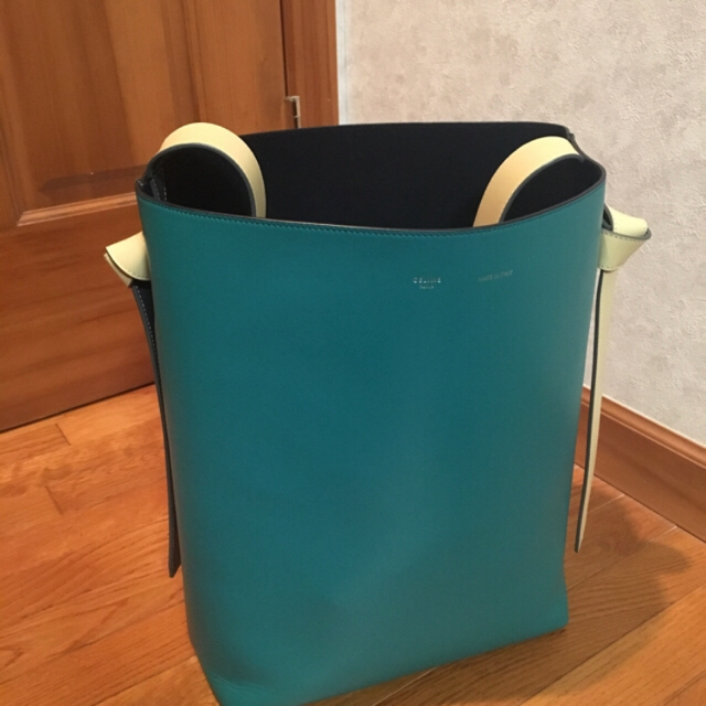 CELINE - 日本未入荷✨ツイステッド カバの通販 by from Paris CELINE - 日本未入荷✨ツイステッド カバの通販 by from Paris