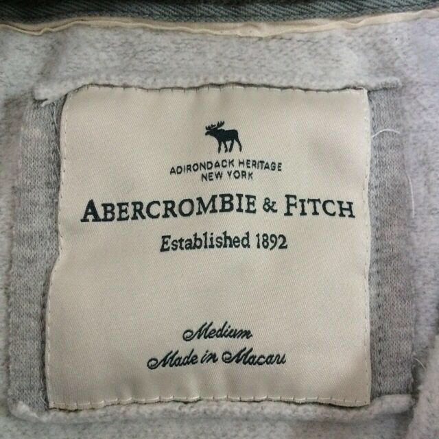 Abercrombie&Fitch(アバクロンビーアンドフィッチ)のアバクロ！7部袖！グレー！ロゴパーカー！ レディースのトップス(パーカー)の商品写真