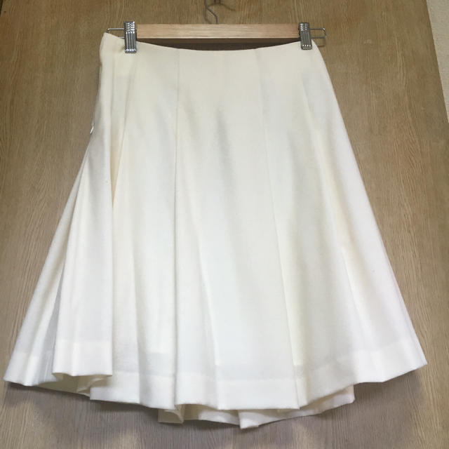 TOMORROWLAND(トゥモローランド)の美品☆トゥモローランドBallsey☆白スカート レディースのスカート(ひざ丈スカート)の商品写真
