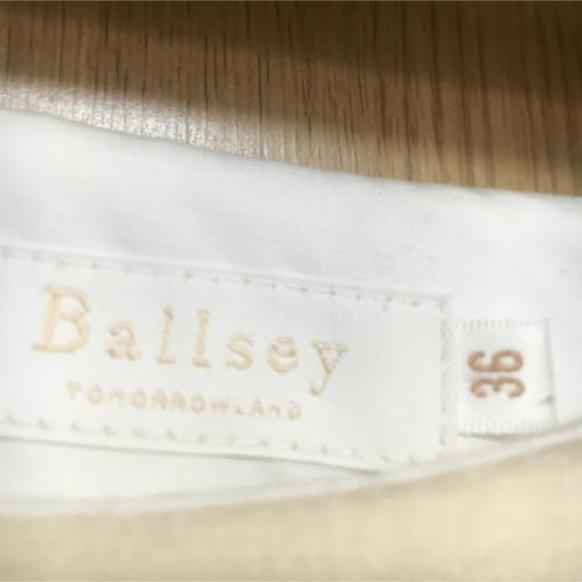 TOMORROWLAND(トゥモローランド)の美品☆トゥモローランドBallsey☆白スカート レディースのスカート(ひざ丈スカート)の商品写真