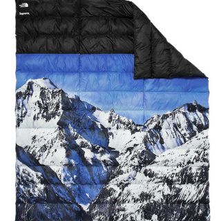 シュプリーム(Supreme)のSupreme TNF Mountain Nuptse Blanket(毛布)