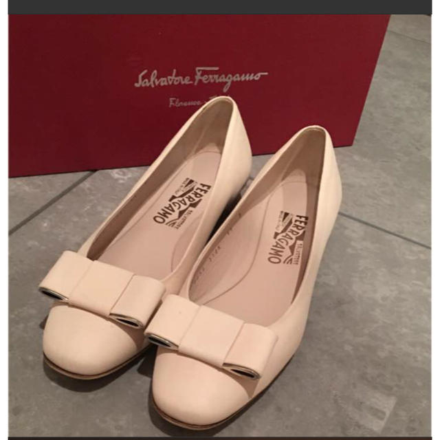 Ferragamo(フェラガモ)の★サラダ様専用★美品 フェラガモ  36.5 レディースの靴/シューズ(ハイヒール/パンプス)の商品写真