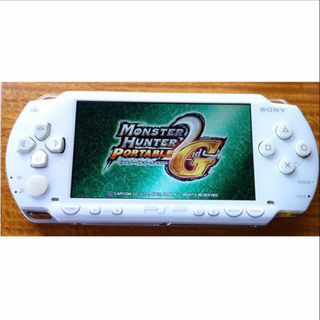 プレイステーションポータブル(PlayStation Portable)のPSP-1000 本体  白  バッテリー付き　動作確認済(携帯用ゲーム機本体)