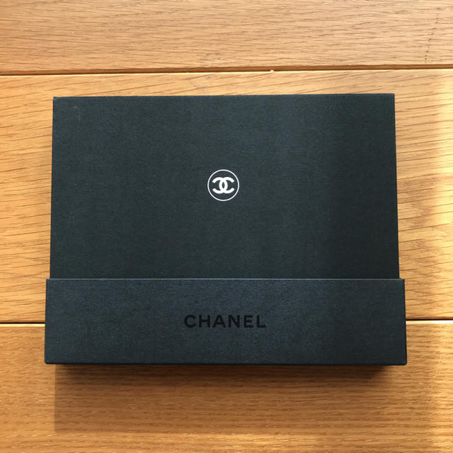 CHANEL(シャネル)のCHANEL 2016卓上カレンダー ノベルティー インテリア/住まい/日用品の日用品/生活雑貨/旅行(日用品/生活雑貨)の商品写真