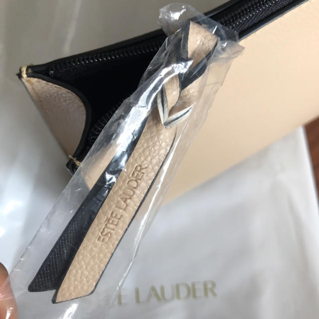 Estee Lauder(エスティローダー)のESTEE LAUDER 限定 メイクポーチ ベージュ レディースのファッション小物(ポーチ)の商品写真