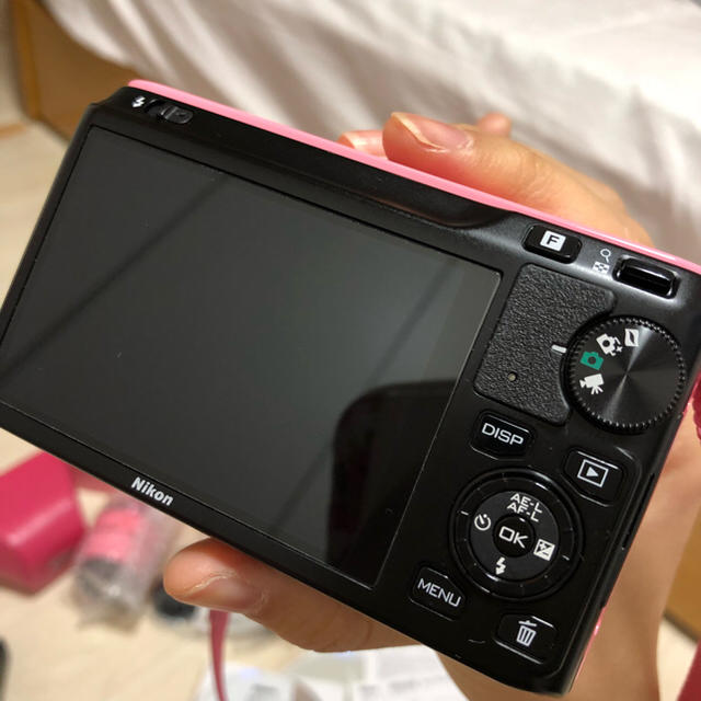 Nikon(ニコン)のNIKON NIKON1 J1 ピンク 美品 スマホ/家電/カメラのカメラ(デジタル一眼)の商品写真