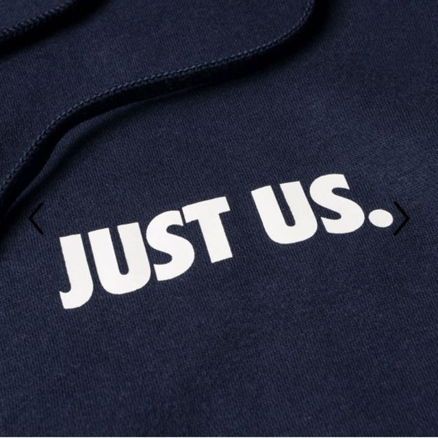 NIKE(ナイキ)のJTSK様専用 KITH NIKE JUST US HOODIE NAVY メンズのトップス(パーカー)の商品写真