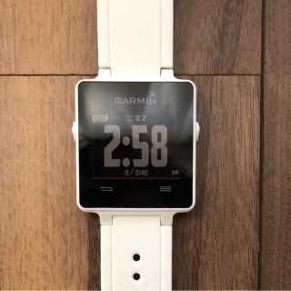 ガーミン(GARMIN)のGarmin vivoactive J スマートウォッチ ホワイト(腕時計(デジタル))