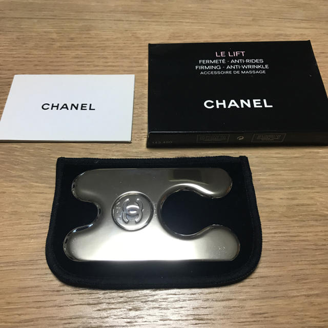 CHANEL(シャネル)のシャネル アクセソワール ドゥ マッサージュ【かっさ】 コスメ/美容のスキンケア/基礎化粧品(フェイスローラー/小物)の商品写真