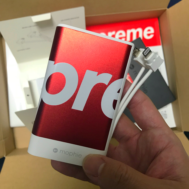 Supreme(シュプリーム)のSupreme®/mophie® encore 10k スマホ/家電/カメラのスマートフォン/携帯電話(バッテリー/充電器)の商品写真