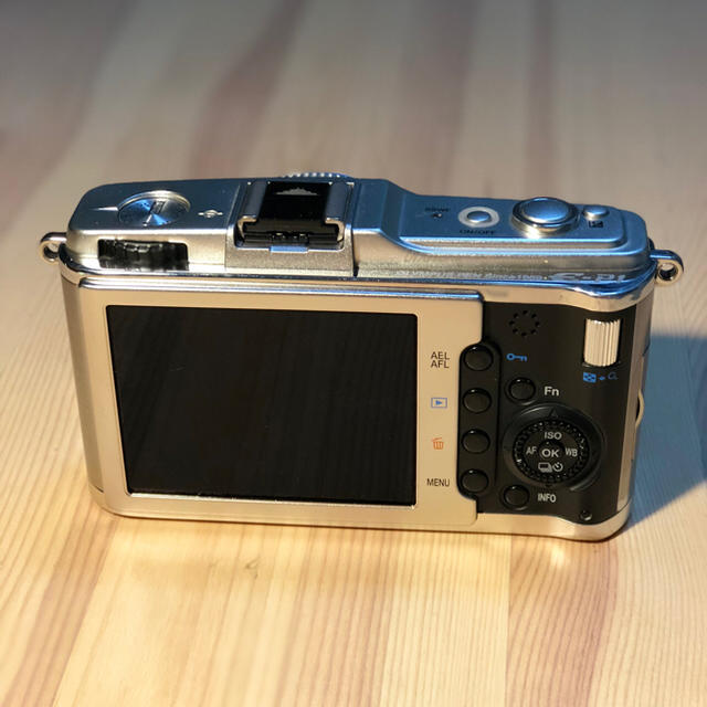 OLYMPUS(オリンパス)のOLYMPUS PEN E-P1 パンケーキレンズセット スマホ/家電/カメラのカメラ(ミラーレス一眼)の商品写真