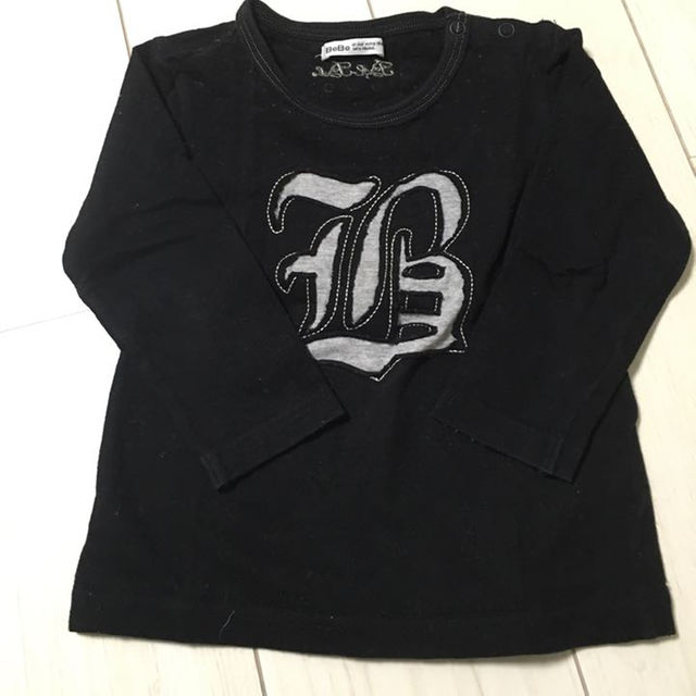 BeBe(ベベ)のBeBe ロンT 黒 90 キッズ/ベビー/マタニティのキッズ服男の子用(90cm~)(Tシャツ/カットソー)の商品写真