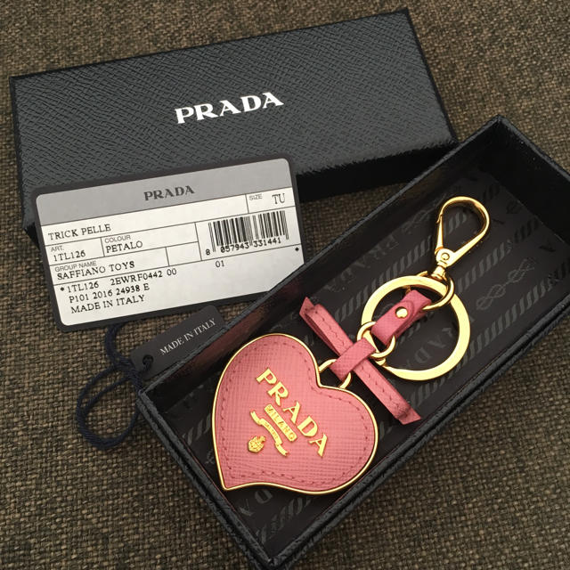 ✨美品✨ PRADA 2017新作 サフィアーノ ハート チャーム キーホルダー