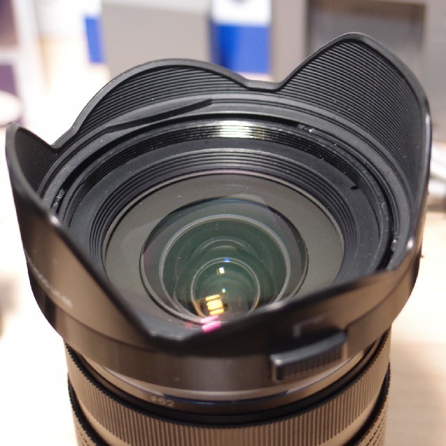 OLYMPUS(オリンパス)のOLYMPUS OM-D EM-1 proズームレンズキット スマホ/家電/カメラのカメラ(ミラーレス一眼)の商品写真