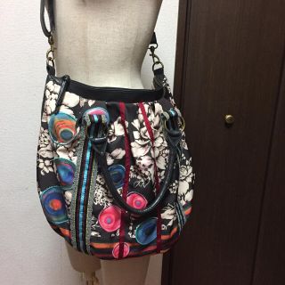 デシグアル(DESIGUAL)のＤesigual  デシグアル  カラフル⭐️大きめショルダーバッグ(ショルダーバッグ)