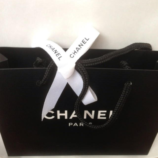 CHANEL(シャネル)のシャネル ショッパー4枚セット☆送料込み レディースのバッグ(ショップ袋)の商品写真