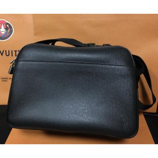 ルイヴィトン(LOUIS VUITTON)の【極美品】ルイヴィトン リポーター タイガ ショルダーバッグ/黒/ビシネス/旅行(その他)