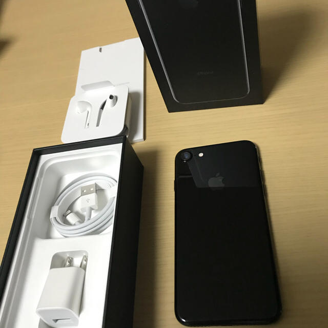 miwa様専用 SIMフリー iPhone7 ｼﾞｪｯﾄﾌﾞﾗｯｸ 128GBのサムネイル