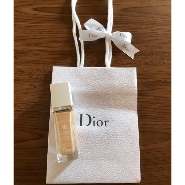 Dior(ディオール)のDior リキッドファンデーション＊スノーホワイトニング フレッシュフルイド コスメ/美容のベースメイク/化粧品(ファンデーション)の商品写真