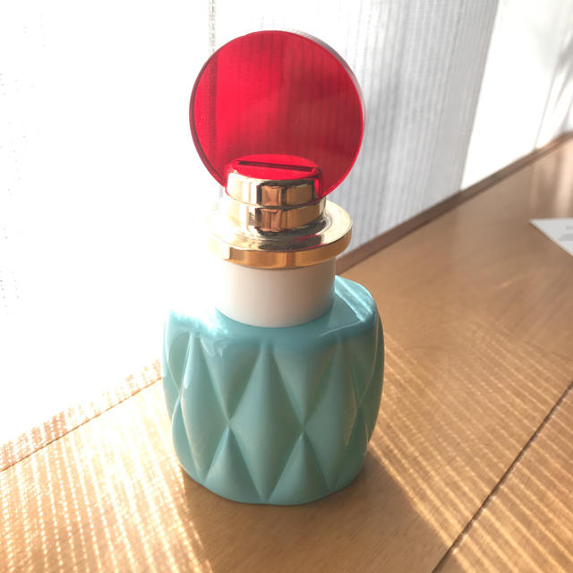 miumiu(ミュウミュウ)のmiu miu オードパルファム 30ml コスメ/美容の香水(香水(女性用))の商品写真