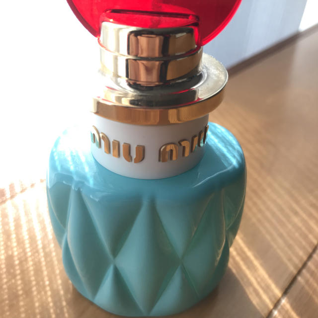 miumiu(ミュウミュウ)のmiu miu オードパルファム 30ml コスメ/美容の香水(香水(女性用))の商品写真