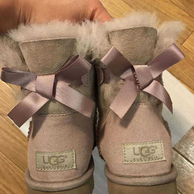 UGG(アグ)のUGG リボンつきムートンブーツ レディースの靴/シューズ(ブーツ)の商品写真