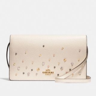 COACH - COACH スタッズ付きショルダーウォレットの通販 by une étoile